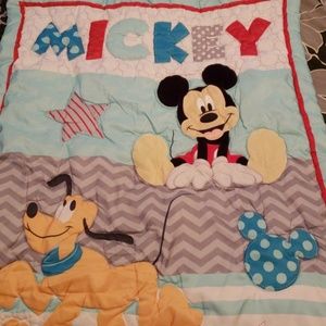 Mickey mouse comforter for crib